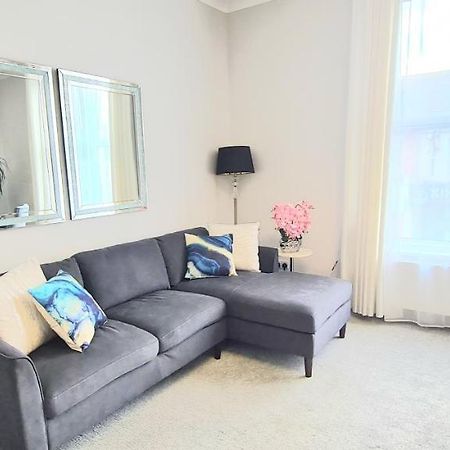 Spacious 3 Bed Flat Near The Sea With Parking Μπόρνμουθ Εξωτερικό φωτογραφία