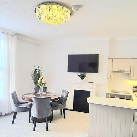 Spacious 3 Bed Flat Near The Sea With Parking Μπόρνμουθ Εξωτερικό φωτογραφία