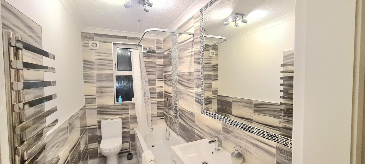 Spacious 3 Bed Flat Near The Sea With Parking Μπόρνμουθ Εξωτερικό φωτογραφία
