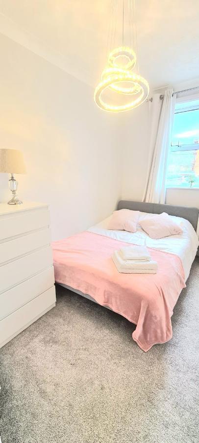 Spacious 3 Bed Flat Near The Sea With Parking Μπόρνμουθ Εξωτερικό φωτογραφία