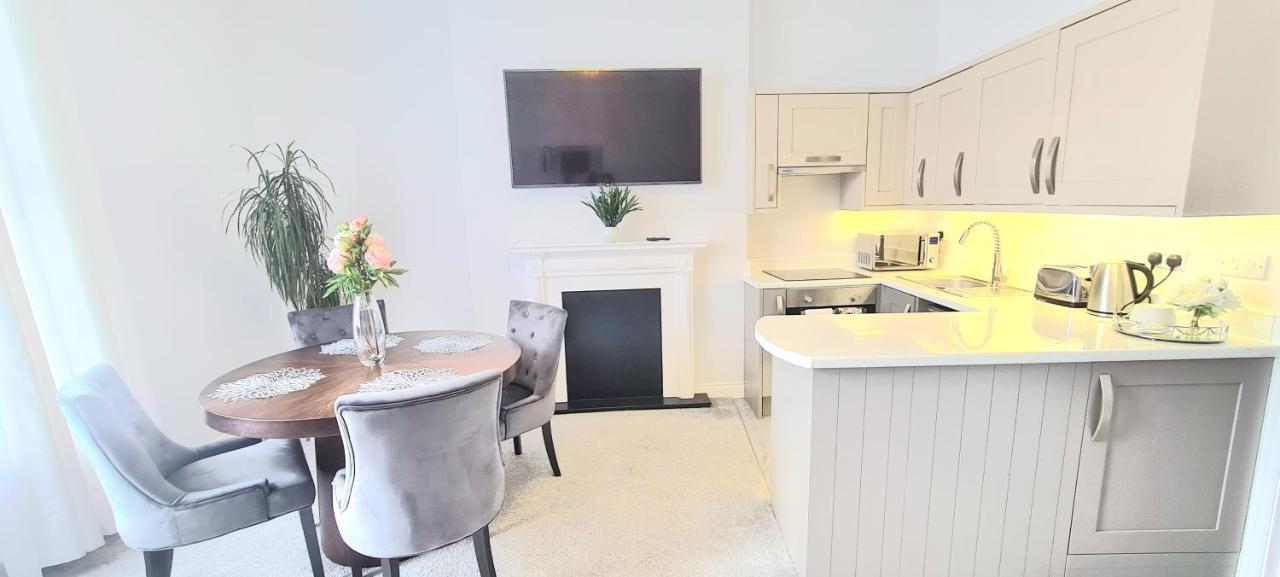 Spacious 3 Bed Flat Near The Sea With Parking Μπόρνμουθ Εξωτερικό φωτογραφία