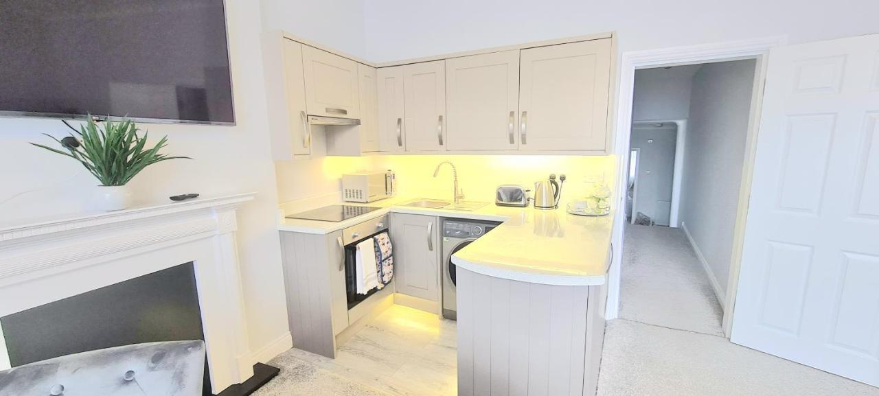 Spacious 3 Bed Flat Near The Sea With Parking Μπόρνμουθ Εξωτερικό φωτογραφία