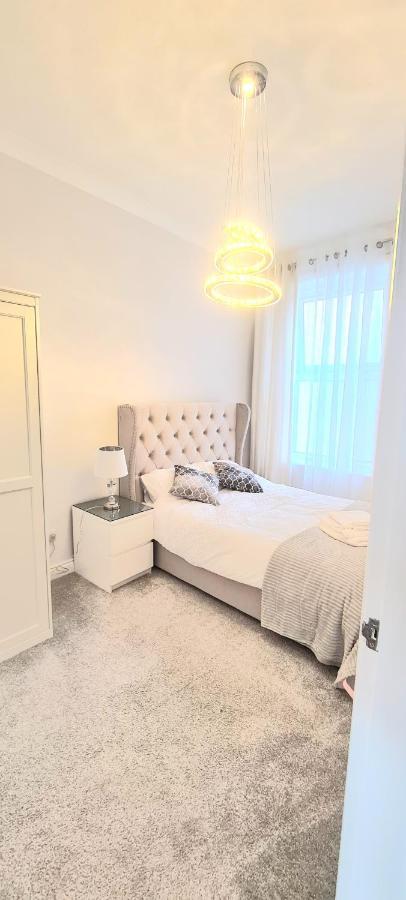 Spacious 3 Bed Flat Near The Sea With Parking Μπόρνμουθ Εξωτερικό φωτογραφία