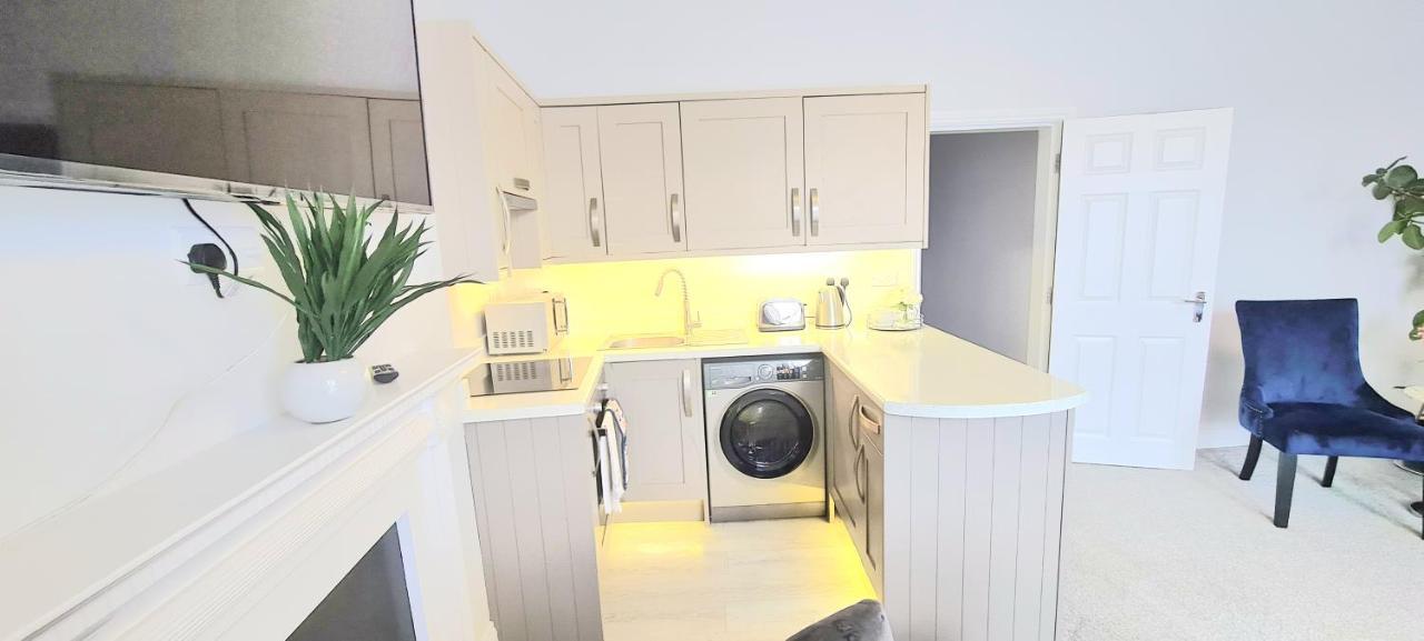 Spacious 3 Bed Flat Near The Sea With Parking Μπόρνμουθ Εξωτερικό φωτογραφία