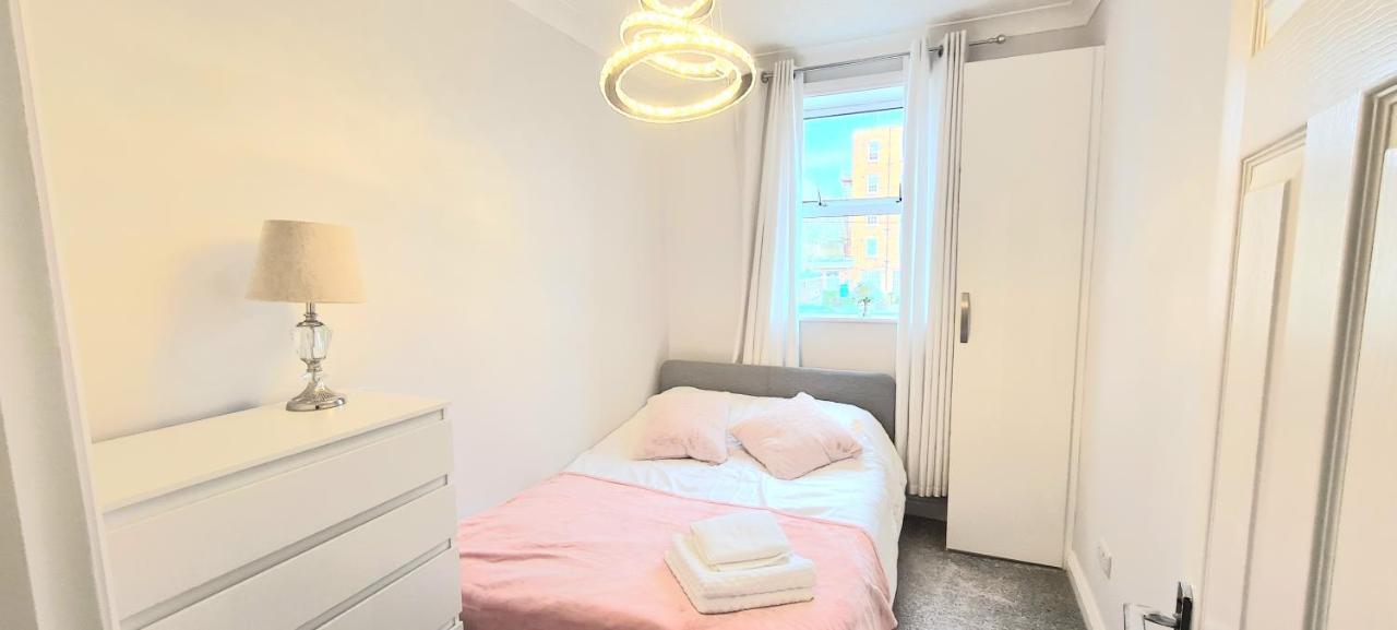 Spacious 3 Bed Flat Near The Sea With Parking Μπόρνμουθ Εξωτερικό φωτογραφία