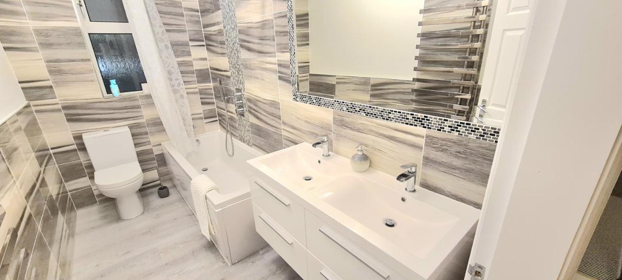 Spacious 3 Bed Flat Near The Sea With Parking Μπόρνμουθ Εξωτερικό φωτογραφία