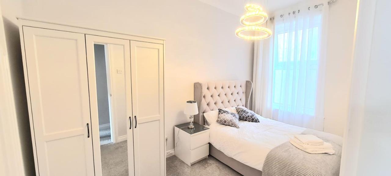 Spacious 3 Bed Flat Near The Sea With Parking Μπόρνμουθ Εξωτερικό φωτογραφία